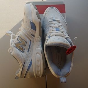 NWT!!! New Balance Women's Wide Sneakers!!!